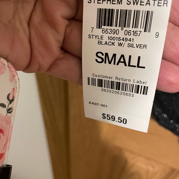 Sweater - Picture 4 of 4